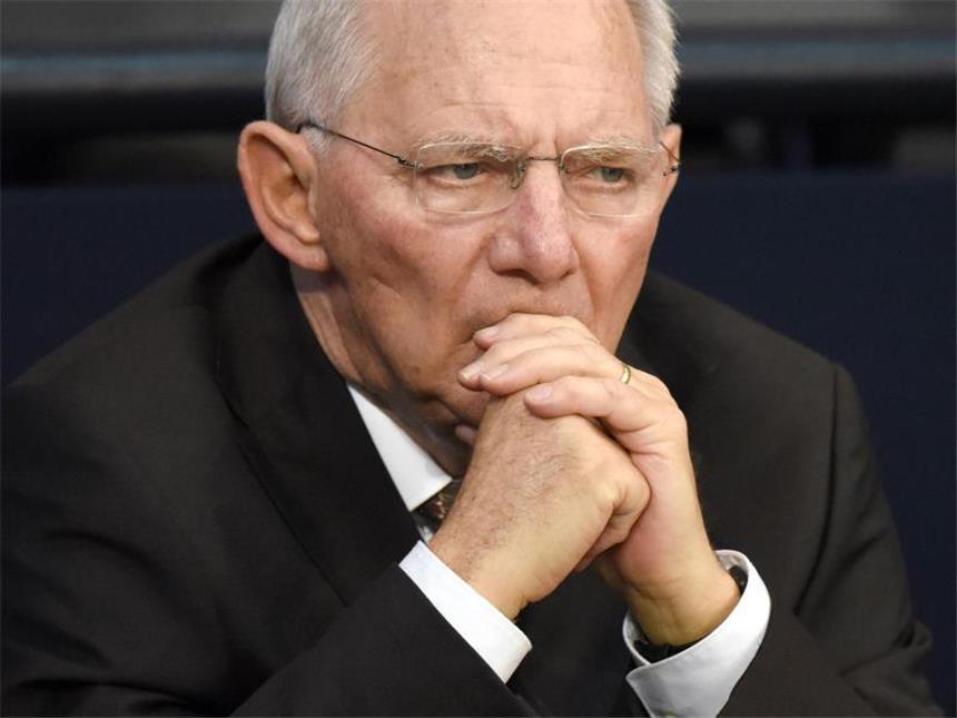 Haushaltsplus doppelt so hoch wie erwartet Bundesfinanzminister Wolfgang Schäuble ist mit seinem Vorschlag zu einer EU-weiten Benzinsteuer auf Ablehnung gestoßen.