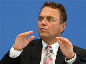 Bundesinnenminister Friedrich kündigte unter anderem auch einen Reformprozess im Bundesamt für Verfassungsschutz an. Foto: Soeren Stache / Archiv