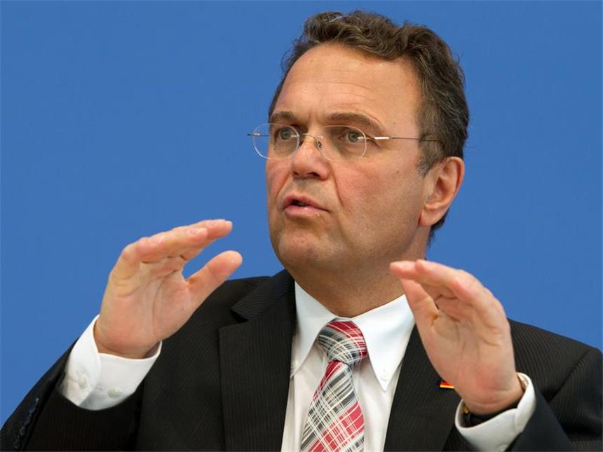 Friedrich sieht weiteren Aufarbeitungsbedarf zum NSU-Terror Bundesinnenminister Friedrich kündigte unter anderem auch einen Reformprozess im Bundesamt für Verfassungsschutz an. Foto: Soeren Stache / Archiv