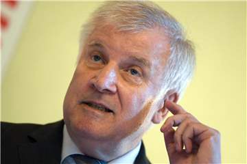 Bundesinnenminister Horst Seehofer (CSU) gibt ein Statement ab. Foto: Arne Dedert
