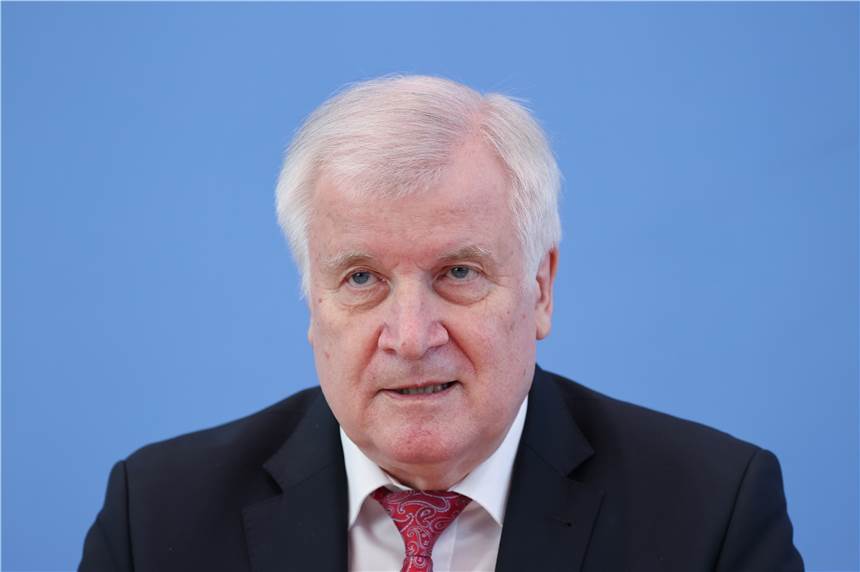 Seehofer: Die Polizei hat kein strukturelles Rassismus-Problem Bundesinnenminister Horst Seehofer will entgegen breiter Kritik keine Studie zum Racial Profiling bei der Polizei in Auftrag geben.