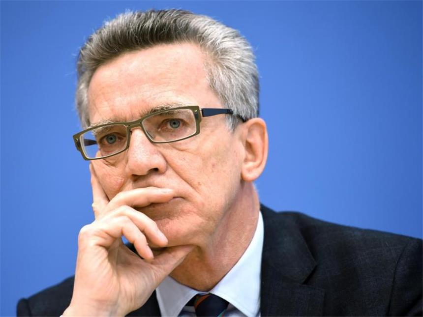 Rekord bei Zuwanderung nach Deutschland Bundesinnenminister Thomas de Maizière: «Für 2015 werden wir die höchsten Zuwanderungszahlen seit 1950 verzeichnen». Foto: Britta Pedersen