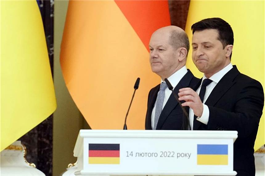 Scholz in der Ukraine: „Wissen, was zu tun ist“, wenn Russland angreift Bundeskanzler Olaf Scholz (l.) und der ukrainische Präsident Wolodymyr Selenskyj während einer gemeinsamen Pressekonferenz.