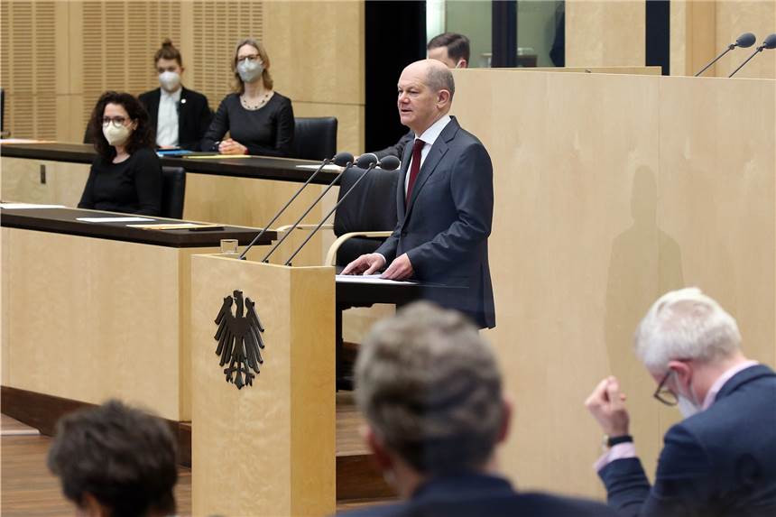 Scholz kündigt Lockerung an: Erster Öffnungsschritt bei Bund-Länder-Treffen geplant Bundeskanzler Olaf Scholz (SPD) besucht den Bundesrat und hält eine Rede.
