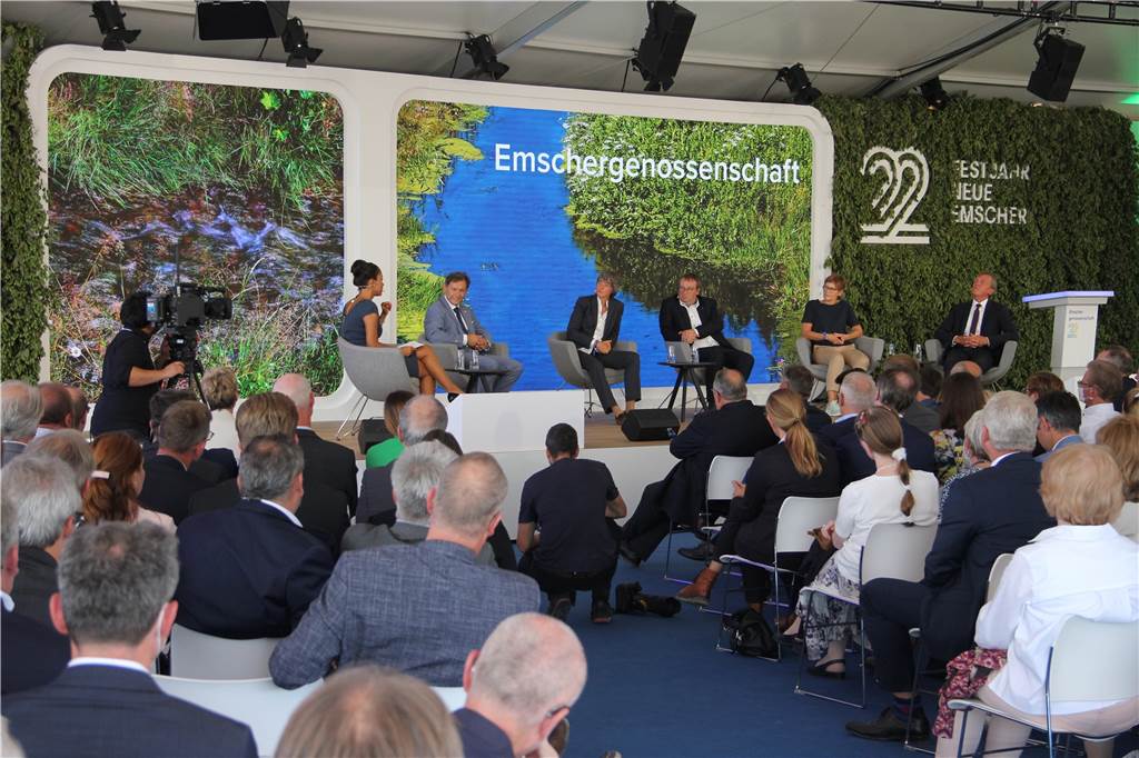 Am Wochenende in Castrop-Rauxel: Castropiade, Emscher-Baustelle und Weinfest Bundeskanzler Olaf Scholz und NRW-Bauministerin Ina Scharrenbach waren beim Festakt zur abwasserfreien Emscher zu Gast.