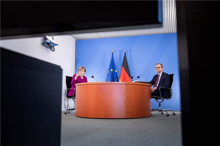 Nach Stopp von Astrazeneca: Bund und Länder verschieben Impfgipfel Bundeskanzlerin Angela Merkel (CDU) und der Regierende Bürgermeister von Berlin, Michael Müller (SPD), bei einer Videokonferenz mit den Ministerpräsidentinnen und Ministerpräsidenten der Länder.