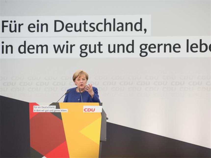 Bundeskanzlerin Angela Merkel spricht in Delbrück (Nordrhein-Westfalen) bei einer CDU-Wahlkampfveranstaltung zur Bundestagswahl. Foto: Friso Gentsch
