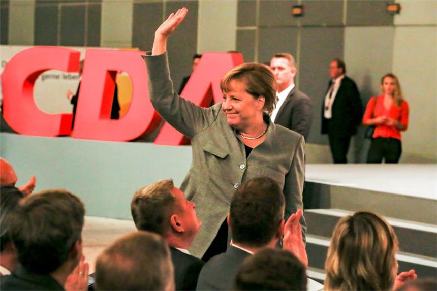 Kanzlerin Merkel geht mit Autoindustrie ins Gericht Bundeskanzlerin Angela Merkel wurde beim Wahlkampfauftakt des CDU-Sozialflügels CDA in der Westfalenhalle in Dortmund von rund 800 Anhängern gefeiert.