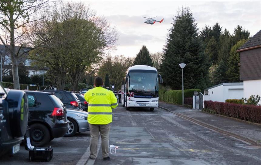 Bundeskriminalamt und Polizei rekonstruierten den Anschlag auf den BVB-Bus genau eine Woche nach der Tat.