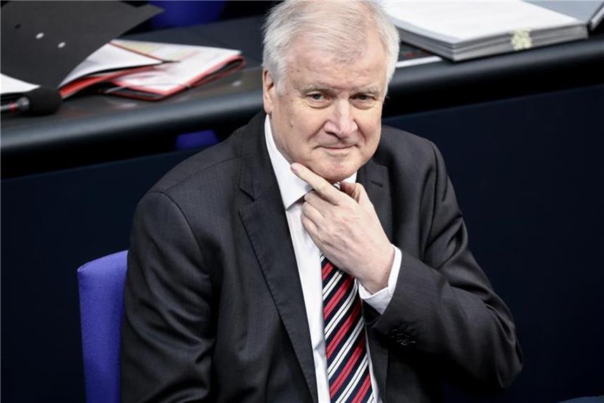 Seehofer erhält in Islam-Debatte parteiintern Unterstützung Bundesminister Horst Seehofer hat mit seiner Islam-Äußerung eine parteiinterne Debatte losgetreten. Foto: Kay Nietfeld