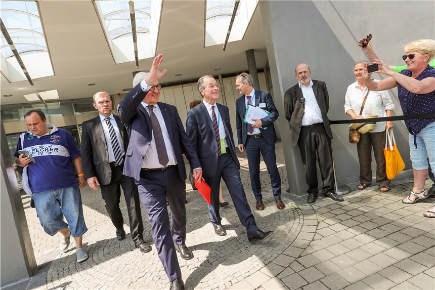 Bundespräsident fordert mehr Aufmerksamkeit für die Pflege Bundespräsident Frank-Walter Steinmeier hat am Montag den Deutschen Seniorentag eröffnet.
