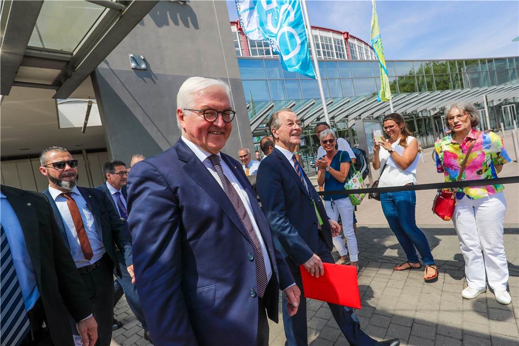 Bundespräsident Frank-Walter Steinmeier, hier bei einem Besuch in der Westfalenhalle im Jahr 2018, führt die Riege der Bundespräsidenten beim Kirchentag an.