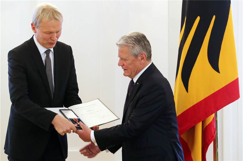 Ulrich Wessel nimmt Abschied: Nur für die Tragödie gab es keinen Plan Ulrich Wessel erhält von Joachim Gauck das Bundesverdienstkreuz