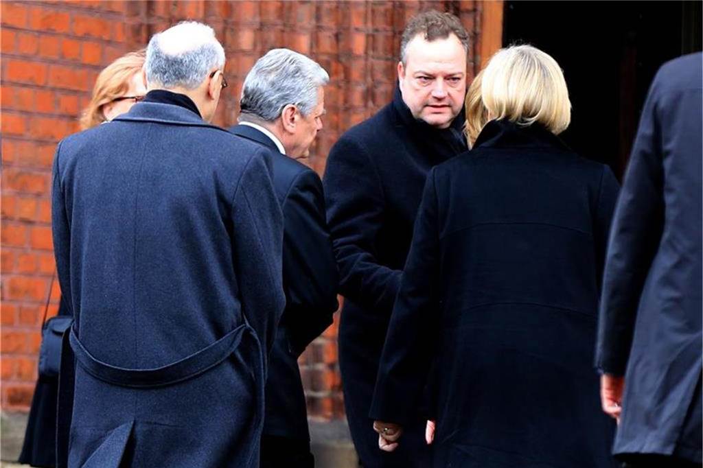Bundespräsident Joachim Gauck und die Ministerpräsidentin von Nordrhein-Westfalen, Hannelore Kraft (SPD) mit dem Bürgermeister der Stadt Haltern, Bodo Klimpel.