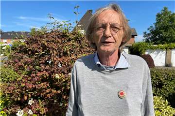 Bundestagskandidat Klaus Stegemann (Linke) in seinem Garten in Dülmen.