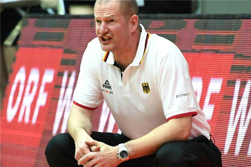 Basketballer nach Traumstart stolz: „Chemie ist großartig“ Bundestrainer Henrik Rödl war nach dem Kantersieg stolz auf seine Spieler. Foto: Helmut Fohringer