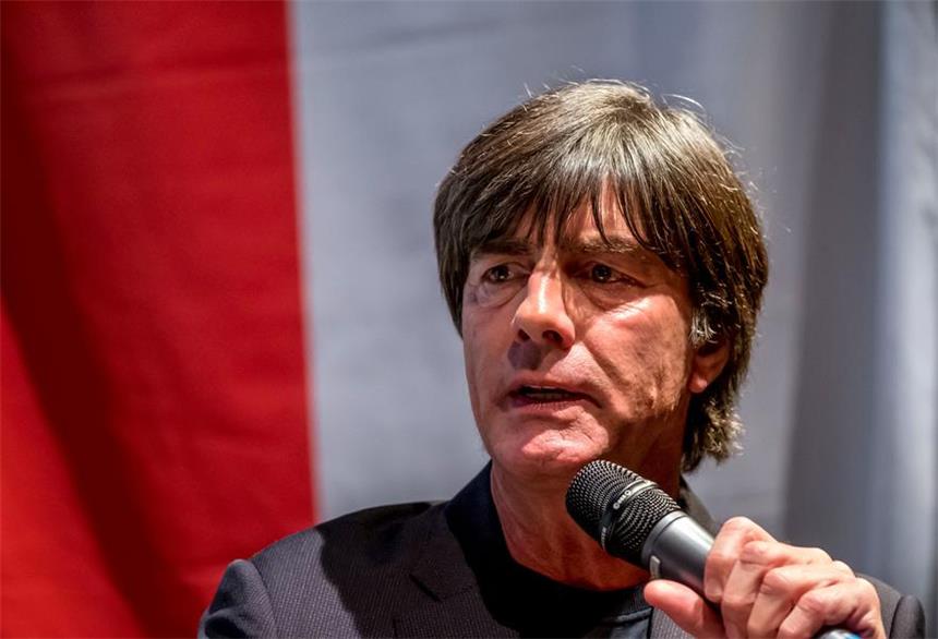 Löw übt scharfe Kritik an BVB-Führungsriege Bundestrainer Joachim Löw hat scharfe Kritik an der BVB-Führungsriege geübt.