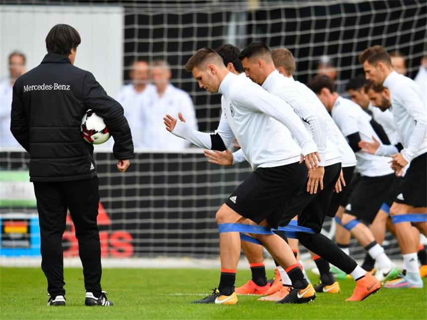 DFB-Team zur WM-Vorbereitung wieder in Südtirol Bundestrainer Joachim Löw wird sein Team erneut in Südtirol auf eine WM vorbereiten. Foto: Uwe Anspach