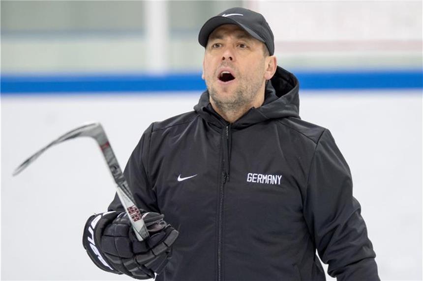 Eishockey-Bundestrainer Sturm dämpft Erwartungen Bundestrainer Marco Sturm versucht nach Olympia-Silber und vor der WM die Erwartungen zu senken. Foto: Peter Kneffel