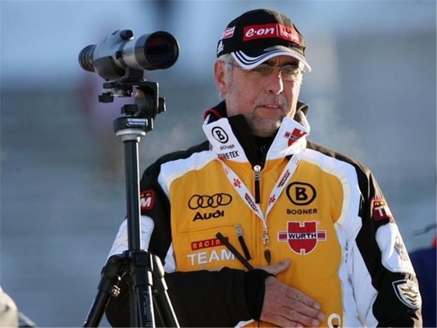 Biathleten mit hohen Zielen in Oberhof Bundestrainer Uwe Müßiggang hat seine Schützlinge im Blick.
