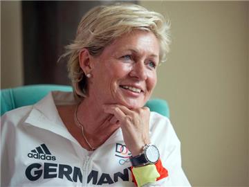Bundestrainerin Silvia Neid bereitet ihre Spielerinnen auf das Viertelfinale vor. Foto: Boris Roessler