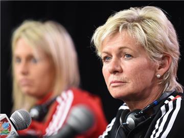 Bundestrainerin Silvia Neid lässt sich nicht in die Karten schauen. Foto: Carmen Jaspersen