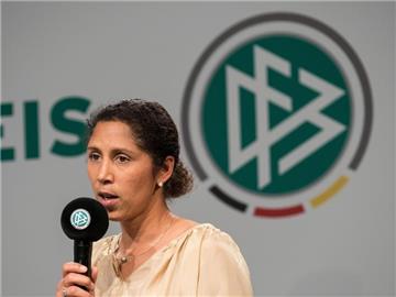 Bundestrainerin Steffi Jones hat Dszenifer Maroszan zur Spielführerin befördert.
