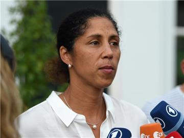 Bundestrainerin Steffi Jones hat nach einer ersten Analyse Fehler beim frühen EM-Aus eingeräumt. Foto: Carmen Jaspersen