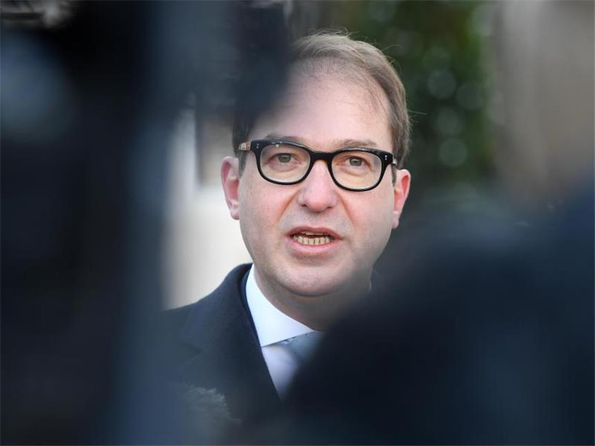 Dobrindt wegen Maut-Einnahmen unter Erklärungsdruck Bundesverkehrsminister Alexander Dobrindt gerät wegen der Maut unter Druck. Foto: Tobias Hase