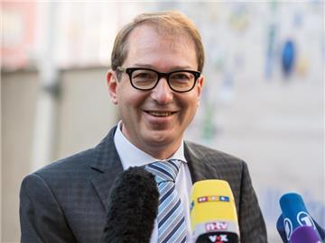 Bundesverkehrsminister Alexander Dobrindt lehnt die Erhöhung der Dieselsteuer ab. Foto: Matthias Balk/Archiv
