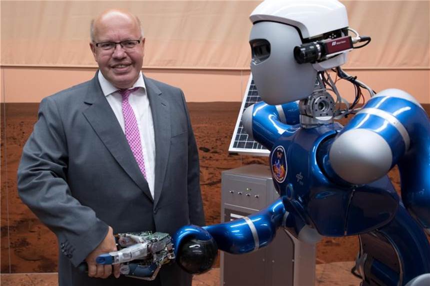 Verband: Einschränkung von Firmenverkäufen schreckt ab Bundeswirtschaftsminister Peter Altmaier hat Gutachten zur Anpassung des Wettbewerbsrechts entgegengenommen. Darin schlagen die Autoren unter anderem eine schärfere Kontrolle bei Firmenübernahmen vor. Foto: Sven Hoppe/Archiv