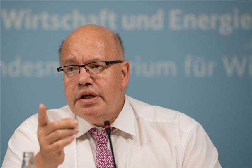 Altmaier will mehr Tempo bei Netzausbau Bundeswirtschaftsminister Peter Altmaier während der Pressekonferenz zum „Netzgipfel“. Foto: Soeren Stache