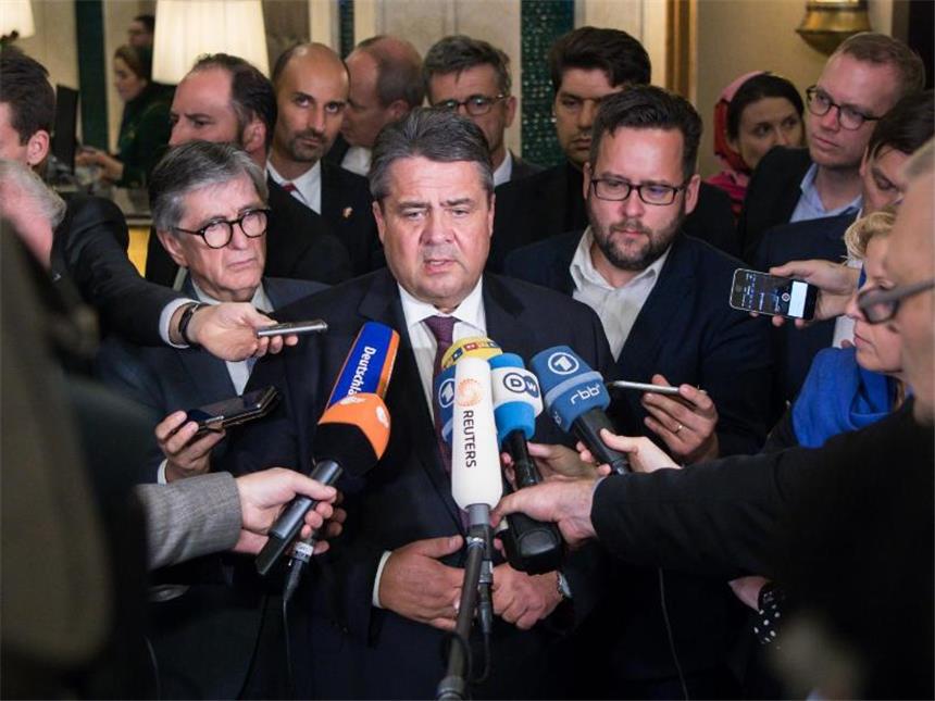 Gabriels Iran-Besuch endet mit einem Eklat Bundeswirtschaftsminister Sigmar Gabriel tat die Absage eines hochrangigen Treffens im Iran als innenpolitisches Manöver im laufenden Wahlkampf des Landes ab. Foto: Bernd von Jutrczenka