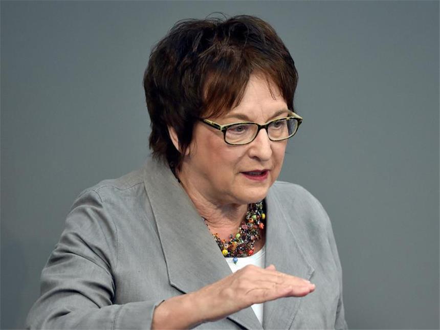 Zypries: Digitalisierung des Handwerks vorantreiben Bundeswirtschaftsministerin Brigitte Zypries zog eine positive Bilanz der Handwerkspolitik der schwarz-roten Koalition seit 2013. Foto: Britta Pedersen