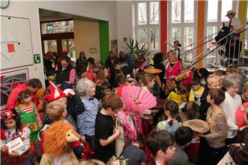 Bunt geht es beim Karneval an der Mariengrundschule zu. Ein Höhepunkt ist wieder der Umzug, der am Donnerstag, 28. Februar, durch die Gemeinde Herbern geht. Dabei fliegt die Kamelle wieder in umgekehrter Richtung durch die Luft.