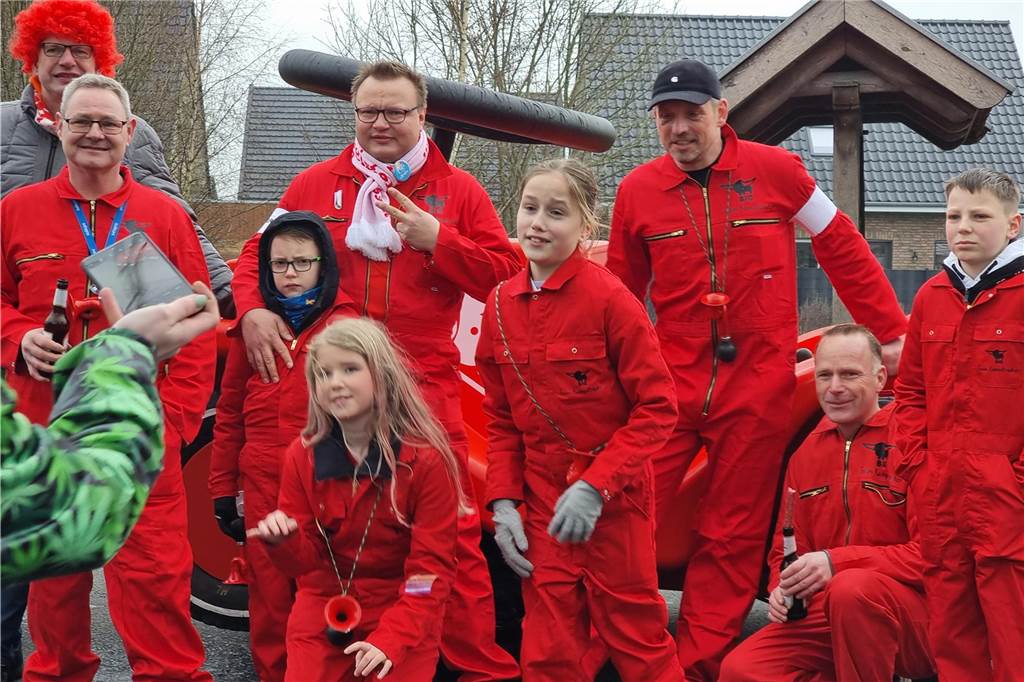 Ottenstein fest in Narrenhand: Rosenmontagsumzug zieht die Massen auf die Straßen Bunte Eindrücke vom Ottensteiner Rosenmontagsumzug 2023