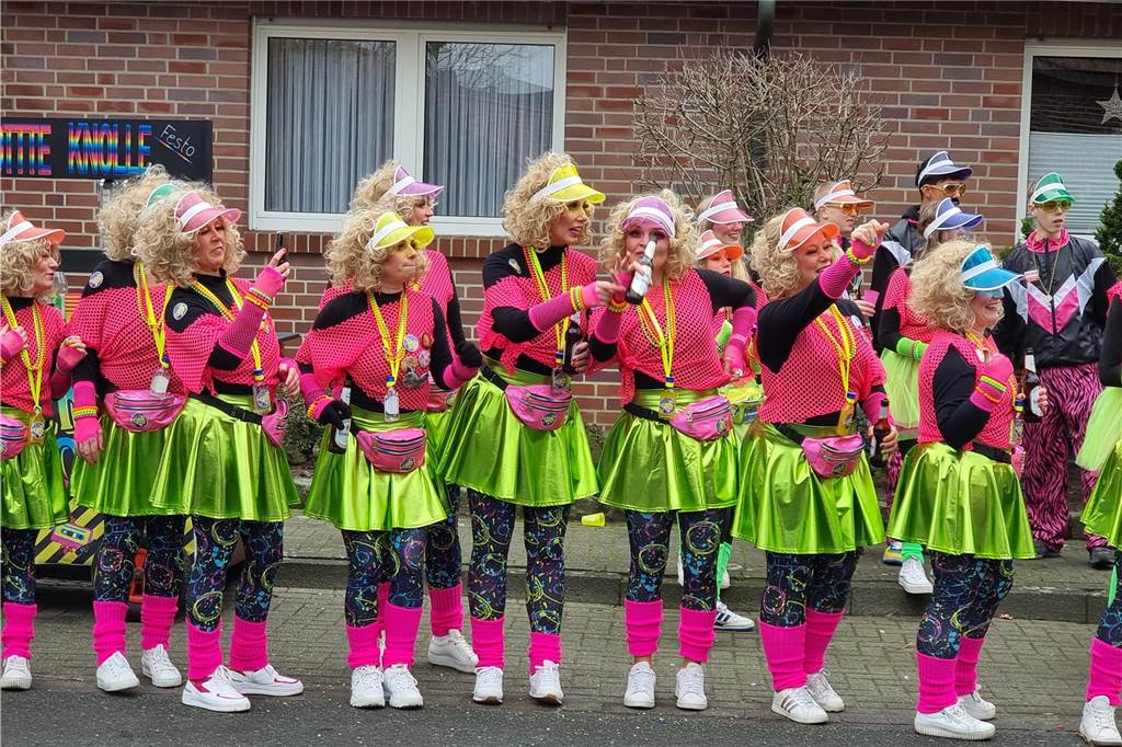 Ottenstein fest in Narrenhand: Rosenmontagsumzug zieht die Massen auf die Straßen Bunte Eindrücke vom Ottensteiner Rosenmontagsumzug 2023