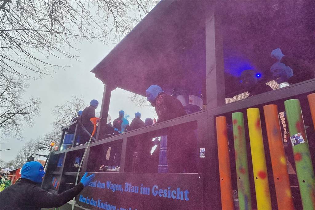 Ottenstein fest in Narrenhand: Rosenmontagsumzug zieht die Massen auf die Straßen Bunte Eindrücke vom Ottensteiner Rosenmontagsumzug 2023