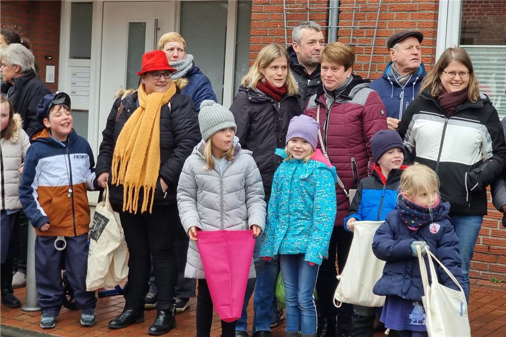 Ottenstein fest in Narrenhand: Rosenmontagsumzug zieht die Massen auf die Straßen Bunte Eindrücke vom Ottensteiner Rosenmontagsumzug 2023
