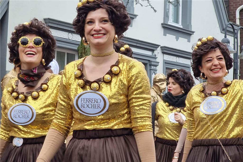 Ottenstein fest in Narrenhand: Rosenmontagsumzug zieht die Massen auf die Straßen Bunte Eindrücke vom Ottensteiner Rosenmontagsumzug 2023
