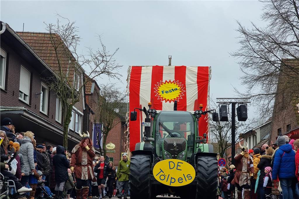 Ottenstein fest in Narrenhand: Rosenmontagsumzug zieht die Massen auf die Straßen Bunte Eindrücke vom Ottensteiner Rosenmontagsumzug 2023