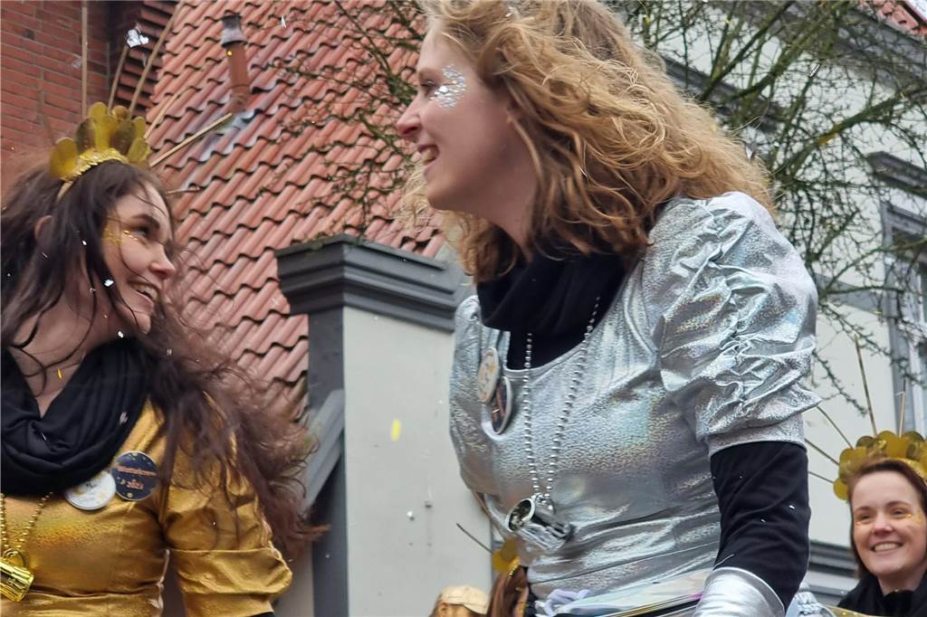 Ottenstein fest in Narrenhand: Rosenmontagsumzug zieht die Massen auf die Straßen Bunte Eindrücke vom Ottensteiner Rosenmontagsumzug 2023