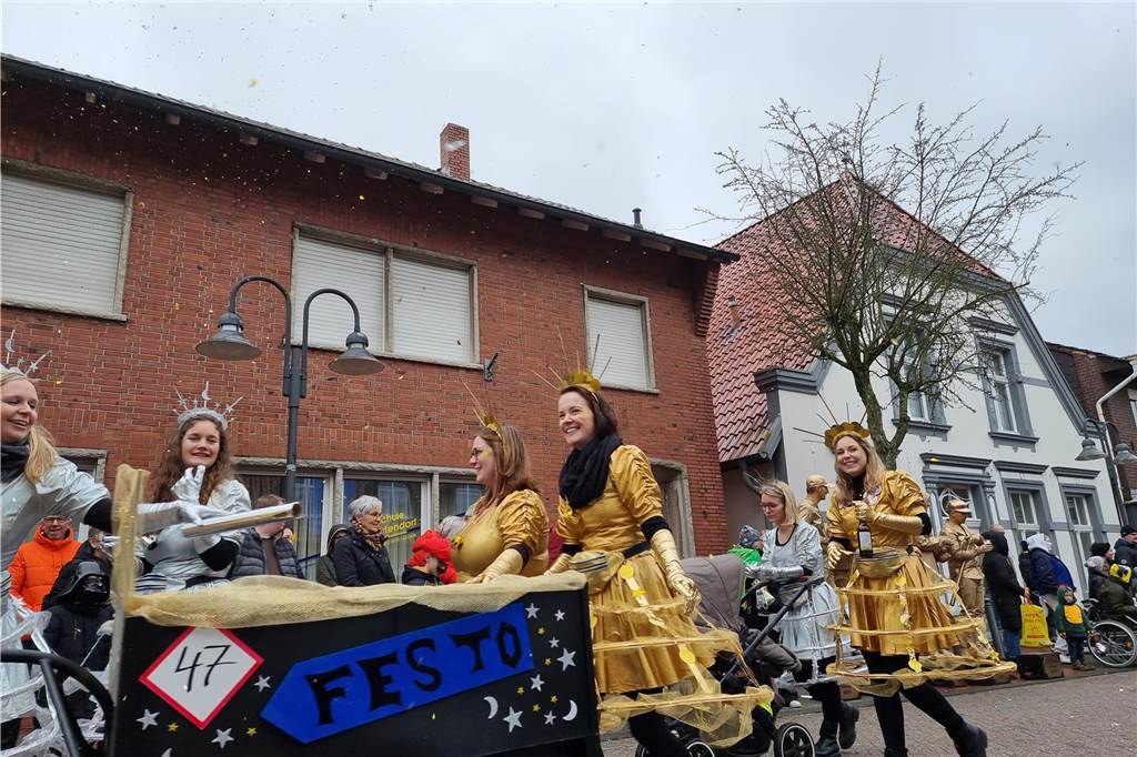 Ottenstein fest in Narrenhand: Rosenmontagsumzug zieht die Massen auf die Straßen Bunte Eindrücke vom Ottensteiner Rosenmontagsumzug 2023