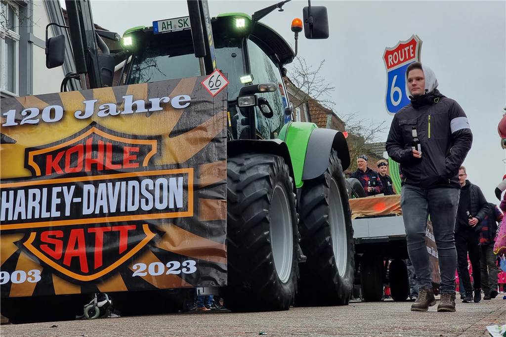 Ottenstein fest in Narrenhand: Rosenmontagsumzug zieht die Massen auf die Straßen Bunte Eindrücke vom Ottensteiner Rosenmontagsumzug 2023