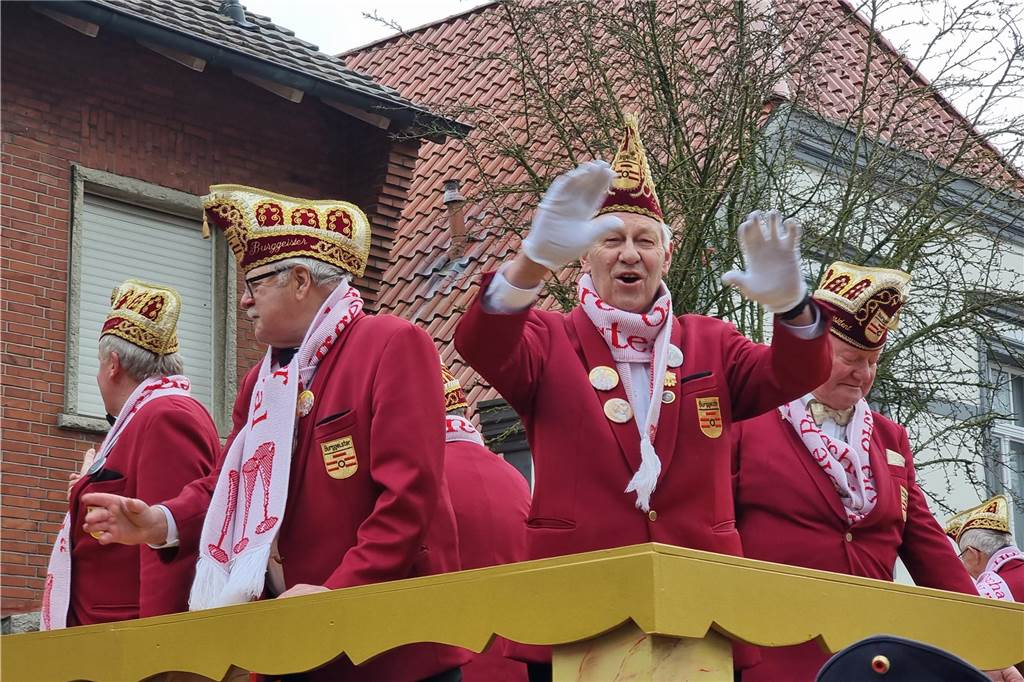 Ottenstein fest in Narrenhand: Rosenmontagsumzug zieht die Massen auf die Straßen Bunte Eindrücke vom Ottensteiner Rosenmontagsumzug 2023