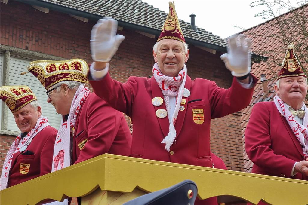 Ottenstein fest in Narrenhand: Rosenmontagsumzug zieht die Massen auf die Straßen Bunte Eindrücke vom Ottensteiner Rosenmontagsumzug 2023