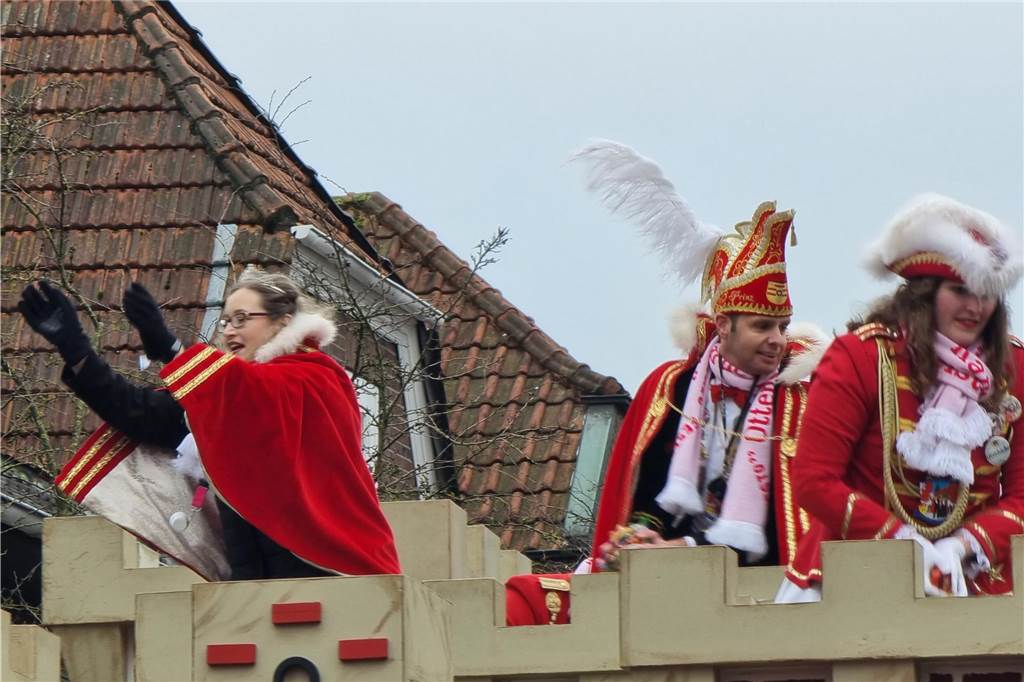 Ottenstein fest in Narrenhand: Rosenmontagsumzug zieht die Massen auf die Straßen Bunte Eindrücke vom Ottensteiner Rosenmontagsumzug 2023