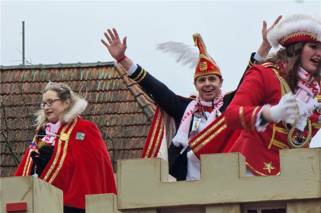 Ottenstein fest in Narrenhand: Rosenmontagsumzug zieht die Massen auf die Straßen Bunte Eindrücke vom Ottensteiner Rosenmontagsumzug 2023