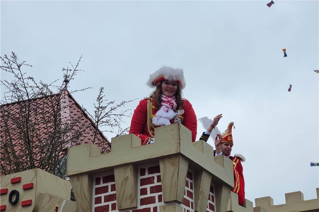 Ottenstein fest in Narrenhand: Rosenmontagsumzug zieht die Massen auf die Straßen Bunte Eindrücke vom Ottensteiner Rosenmontagsumzug 2023
