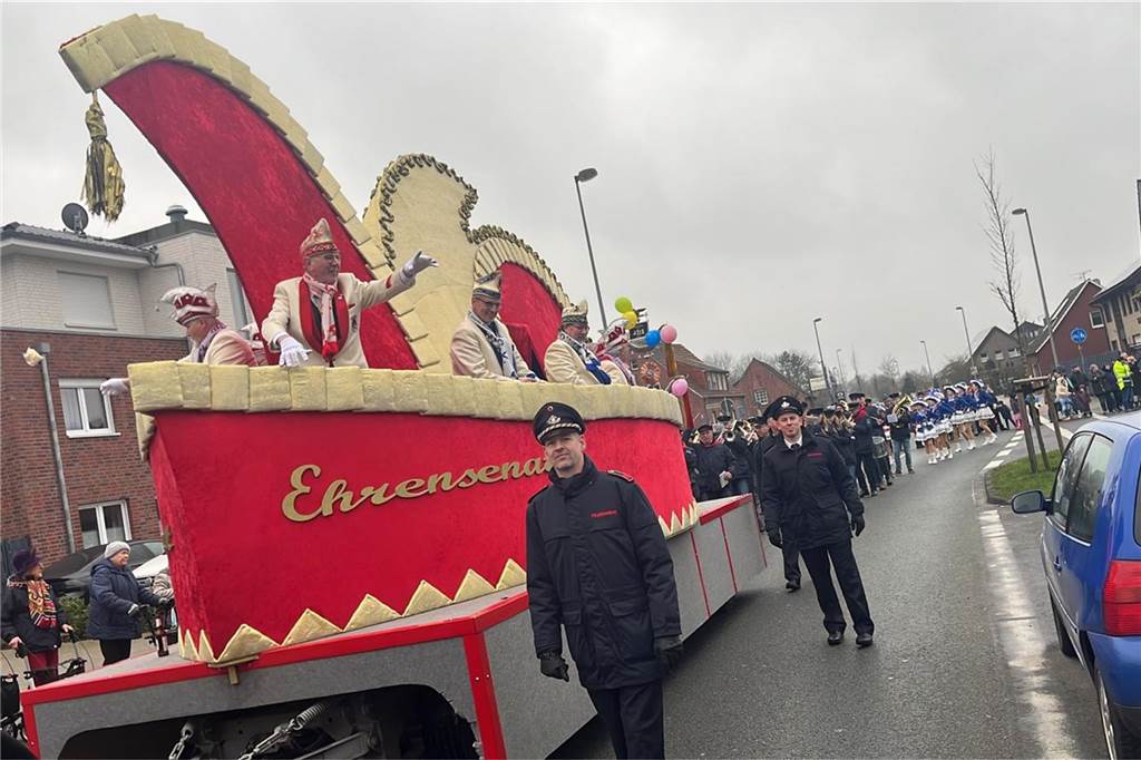 Ottenstein fest in Narrenhand: Rosenmontagsumzug zieht die Massen auf die Straßen Bunte Eindrücke vom Ottensteiner Rosenmontagsumzug 2023